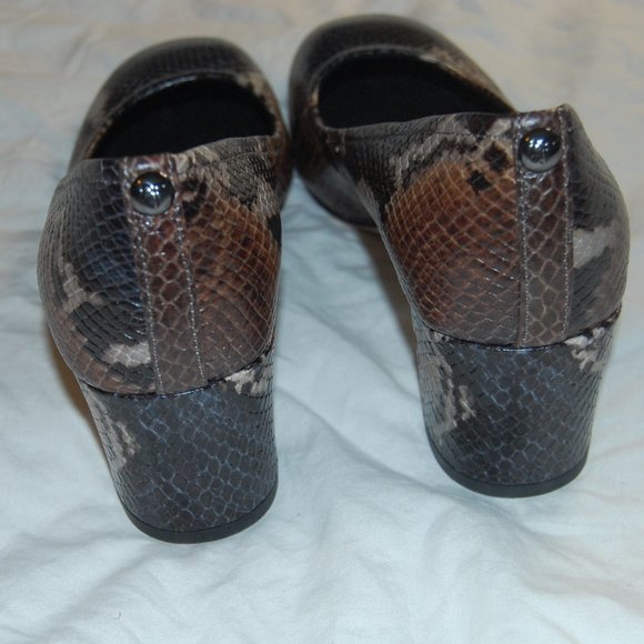 Donald Pliner Corin Snake Print Dress Pump, 6 M - Picture 4 of 10